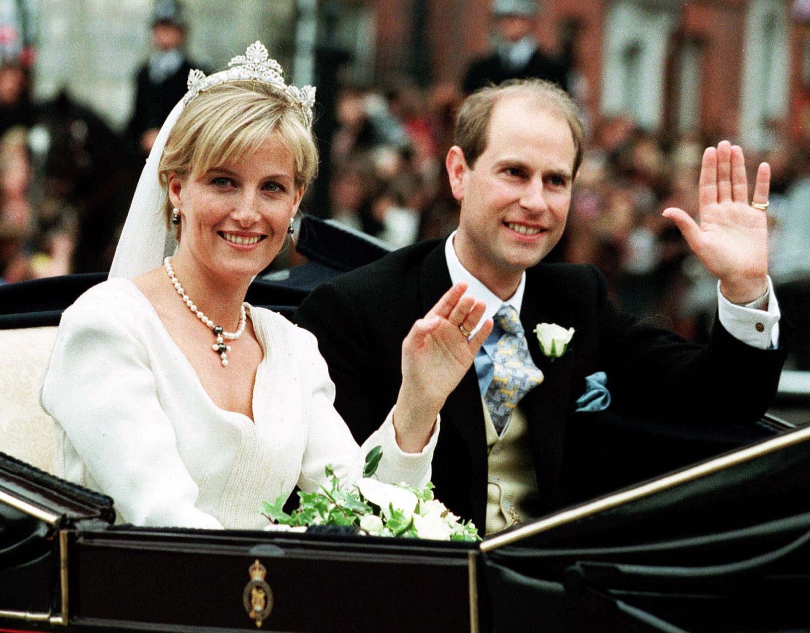 1999: Prince Edward and Sophie Rhys-Jones
